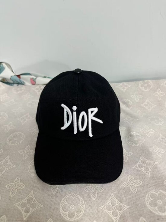 Iconic Dior, reimagined. Black canvas, bold embroidery, endless style. main image 3